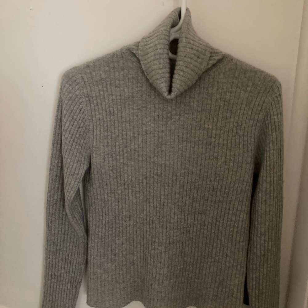 Cashmere sweater size small